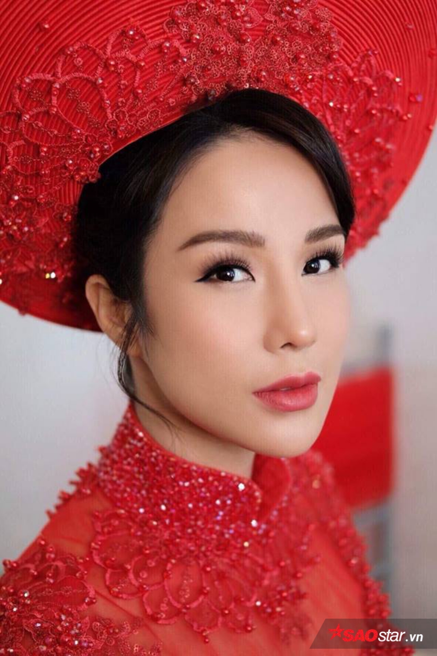 Diệp Lâm Anh cùng vị hôn phu nắm chặt tay, &'khoá môi' cực ngọt trong hôn lễ tại tư gia - Hình 17