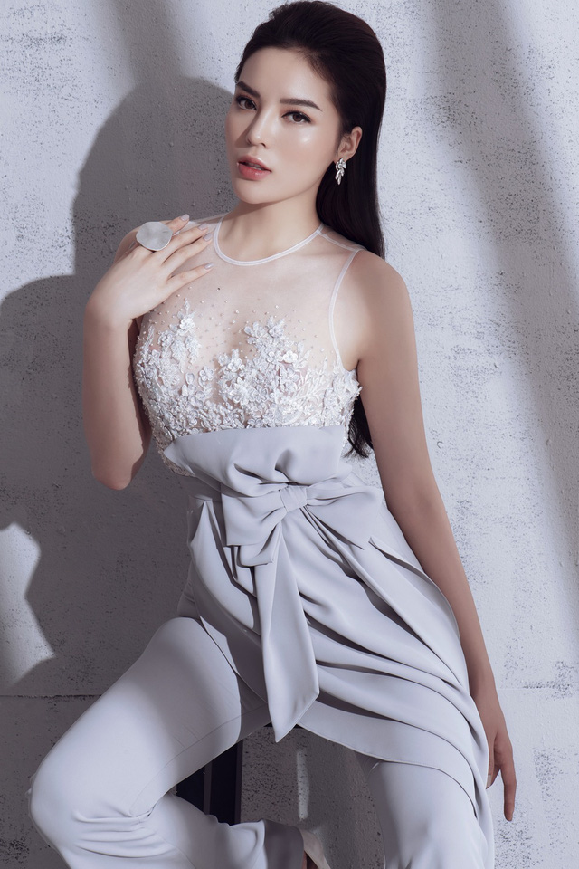 Hoa hậu Kỳ Duyên nghiện khoe vòng 1 ngồn ngộn sau nâng cấp - Hình 12