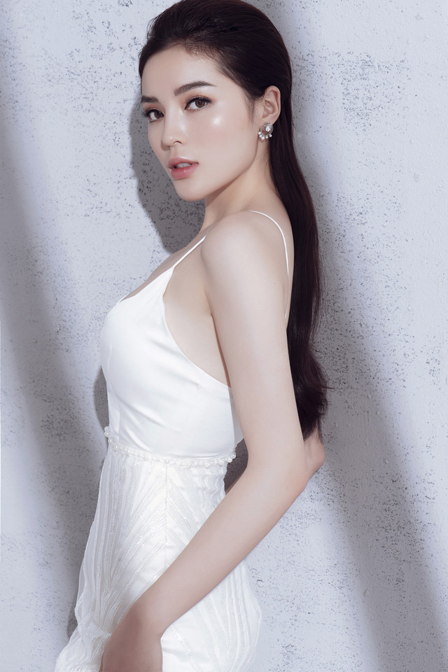 Hoa hậu Kỳ Duyên nghiện khoe vòng 1 ngồn ngộn sau nâng cấp - Hình 10