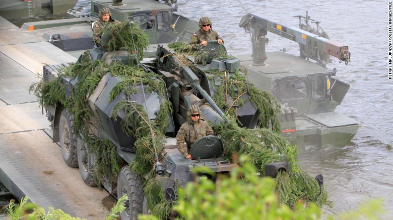 Mỹ-NATO tập trận nắn gân Nga, Moscow nổi giận đùng đùng - Hình 1