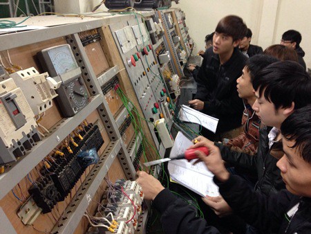 Phấn đấu ít nhất 45% học sinh tốt nghiệp THPT tốt nghiệp học tập tại cao đẳng nghề - Hình 1