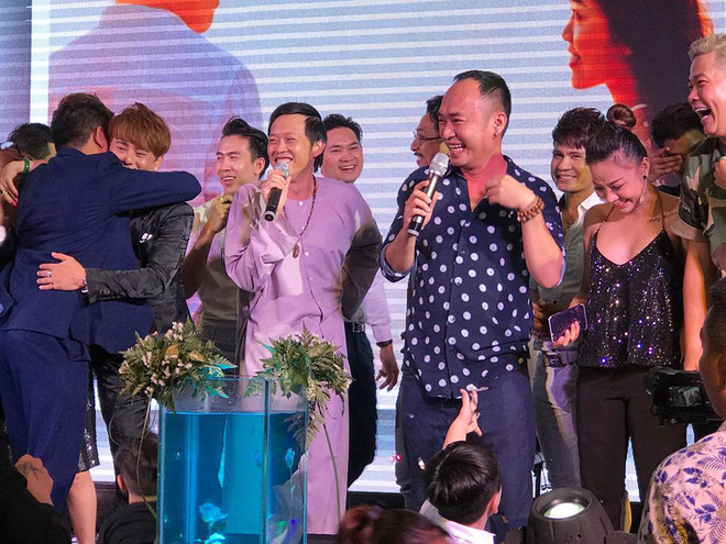 Sau ồn ào tố Trường Giang vô ơn, Hứa Minh Đạt xuất hiện cùng Hoài Linh trong đám cưới đồng nghiệp - Hình 3