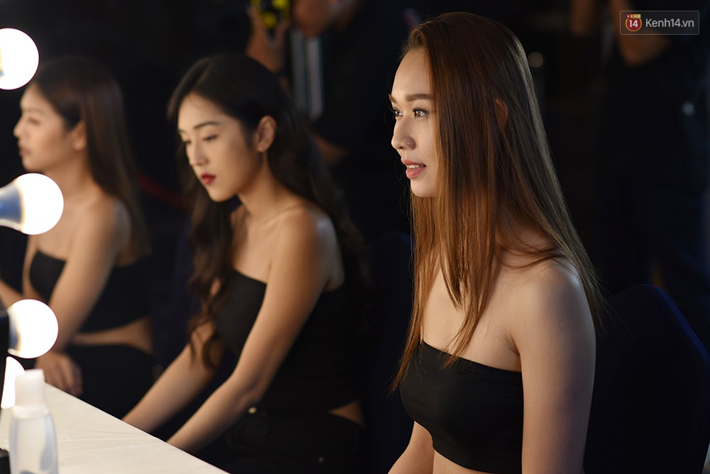 The Face Vietnam: Thí sinh lộ da mụn, quầng thâm trong phần thi mặt mộc - Hình 10