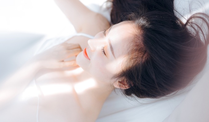 Bà Tưng Huyền Anh tái xuất, tung bộ ảnh liêu trai khoe vòng 1 đốt mắt - Hình 4