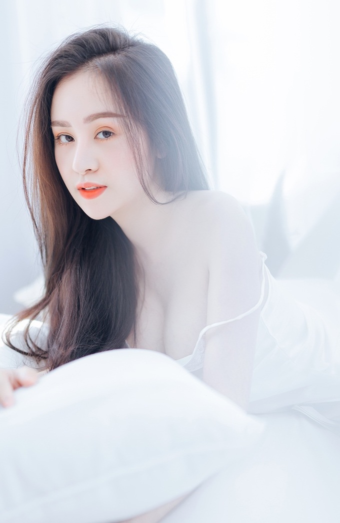 Bà Tưng Huyền Anh tái xuất, tung bộ ảnh liêu trai khoe vòng 1 đốt mắt - Hình 9