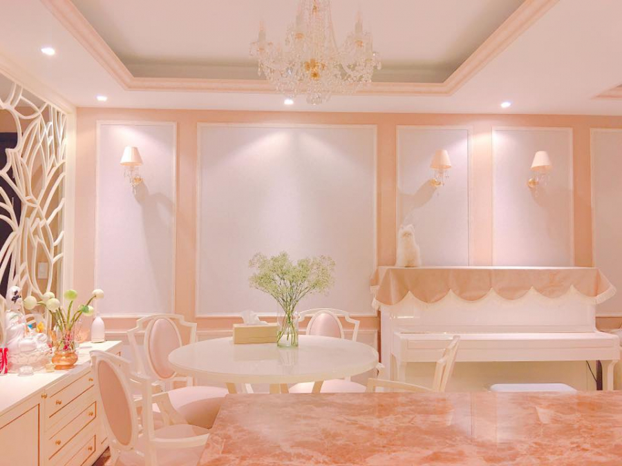 Cùng ngắm chốn đi về ngập tràn sắc hoa như cổ tích của HH Phạm Hương - Hình 5