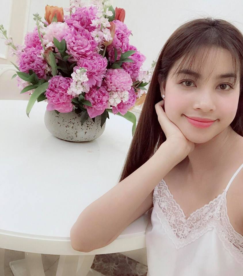 Cùng ngắm chốn đi về ngập tràn sắc hoa như cổ tích của HH Phạm Hương - Hình 12