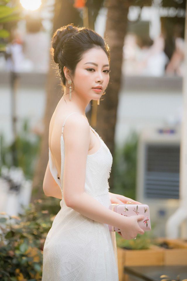 Hoa hậu, Á hậu nửa kín nửa hở khoe thềm ngực quyến rũ chết người - Hình 15