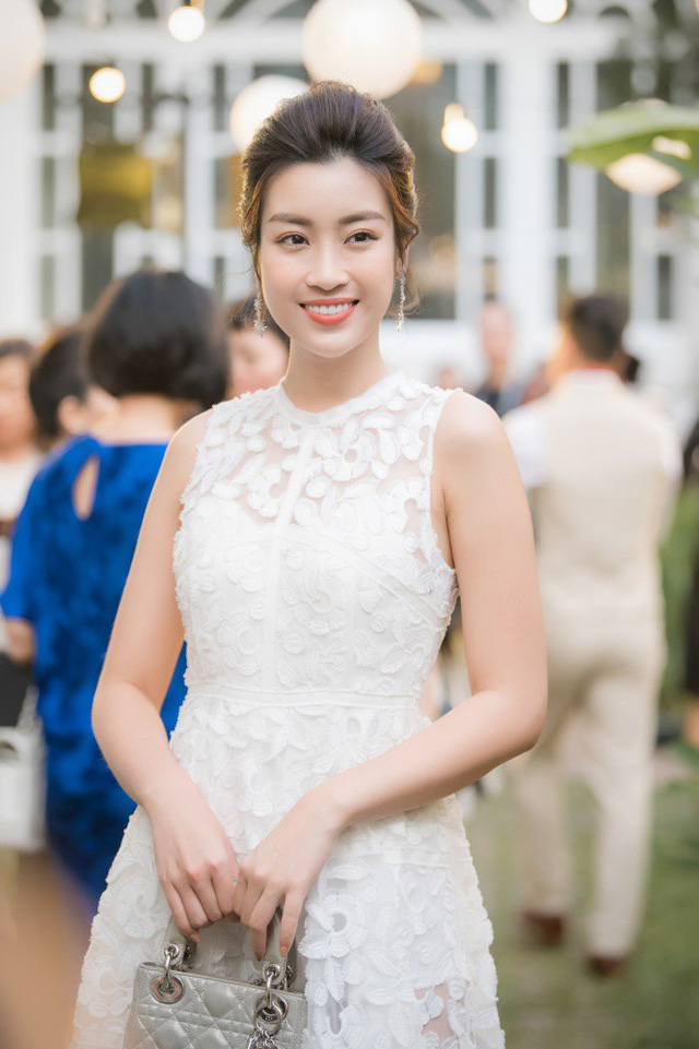 Hoa hậu, Á hậu nửa kín nửa hở khoe thềm ngực quyến rũ chết người - Hình 13