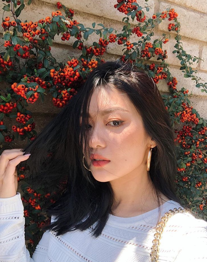 Hotgirl nào đang nhận bão like nhờ những tấm ảnh khoe góc nghiêng thần thánh? - Hình 9