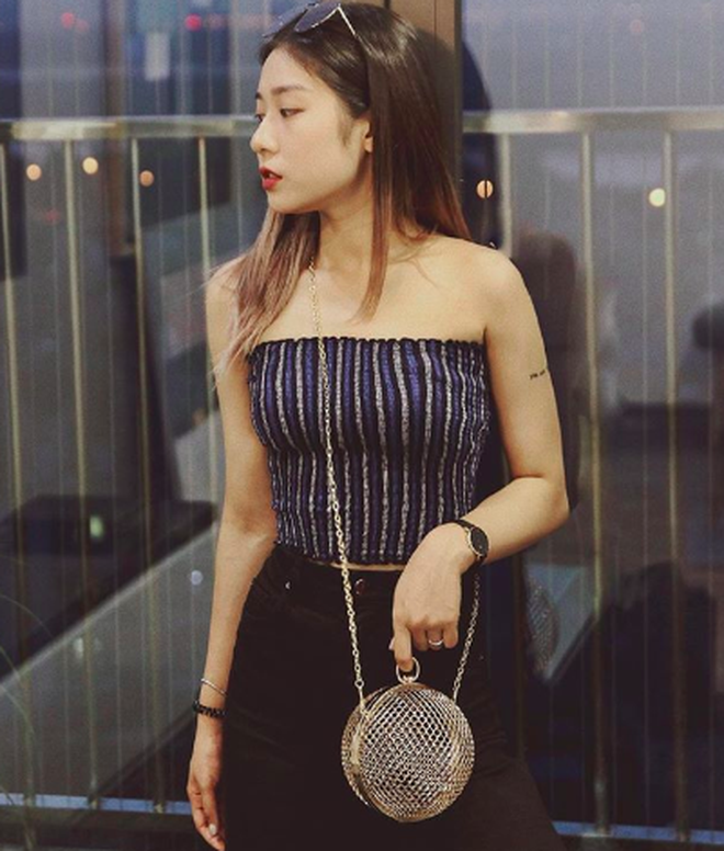 Hotgirl nào đang nhận bão like nhờ những tấm ảnh khoe góc nghiêng thần thánh? - Hình 14
