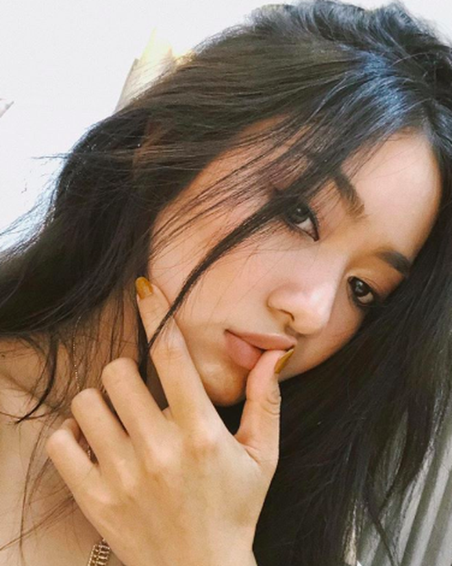 Hotgirl nào đang nhận bão like nhờ những tấm ảnh khoe góc nghiêng thần thánh? - Hình 8