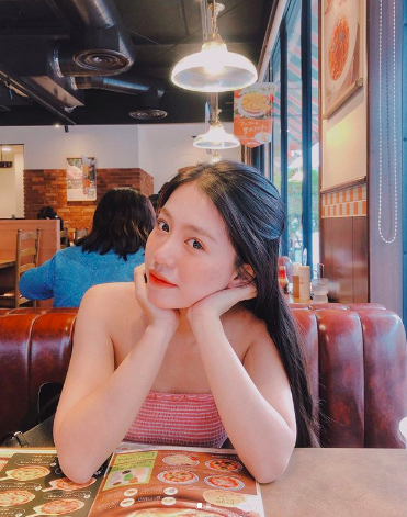 Hotgirl nào đang nhận bão like nhờ những tấm ảnh khoe góc nghiêng thần thánh? - Hình 12