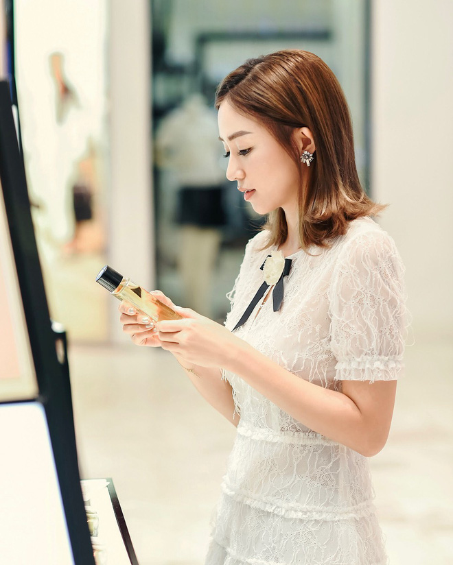 Hotgirl nào đang nhận bão like nhờ những tấm ảnh khoe góc nghiêng thần thánh? - Hình 4