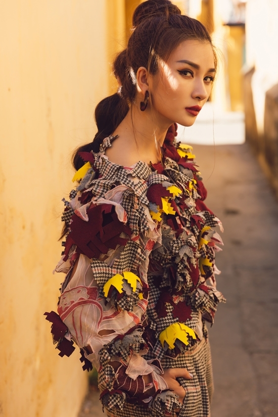 Kim Tuyến dạo phố Hội An - Hình 1