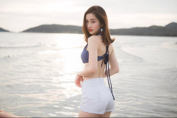 Ngắm loạt hogirl Việt diện bikini xinh hết sức - Hình 2