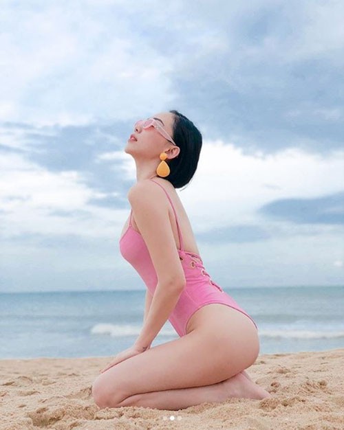 Tóc Tiên gây sốt khi khoe ảnh mặc bikini khoe đường cong bỏng mắt - Hình 1