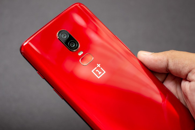 Trên tay OnePlus 6 đỏ đốt cháy mùa hè - Hình 1