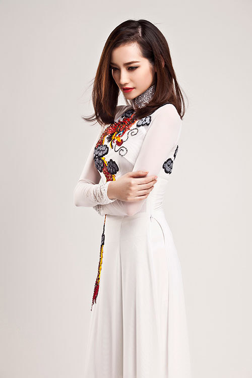 Trúc Diễm thướt tha trong bộ áo dài trắng - Hình 3