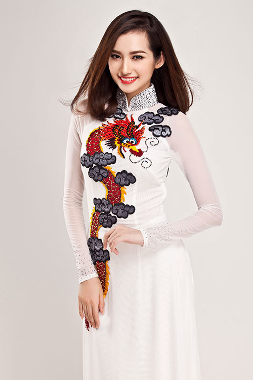 Trúc Diễm thướt tha trong bộ áo dài trắng - Hình 4