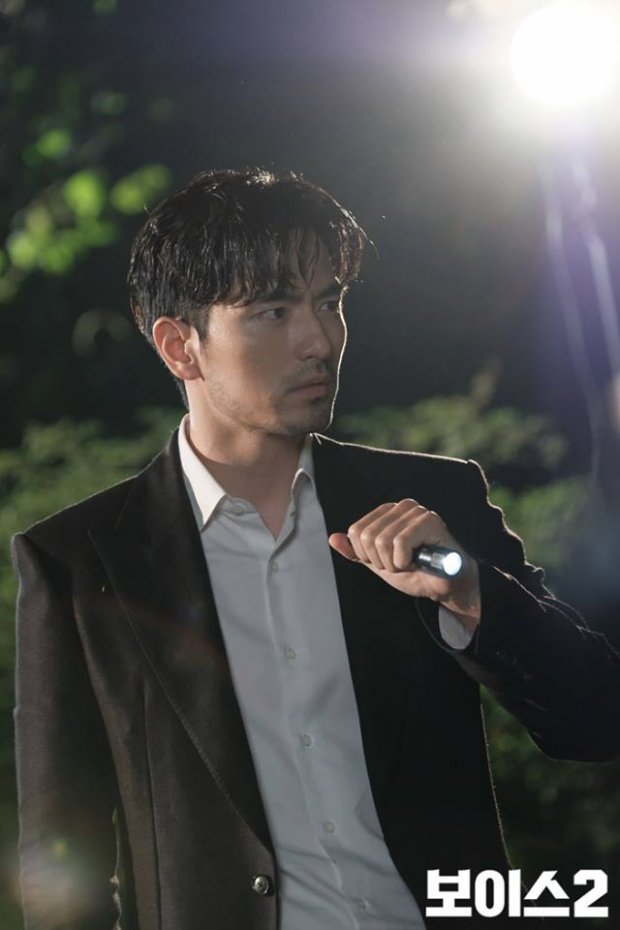 Ngộp thở cao thủ tình trường Lee Jin Wook trong Voice 2 Đã hiểu tại sao chị  đại Gong Hyo Jin, Choi Ji Woo bị đổ gục - Phim châu á -