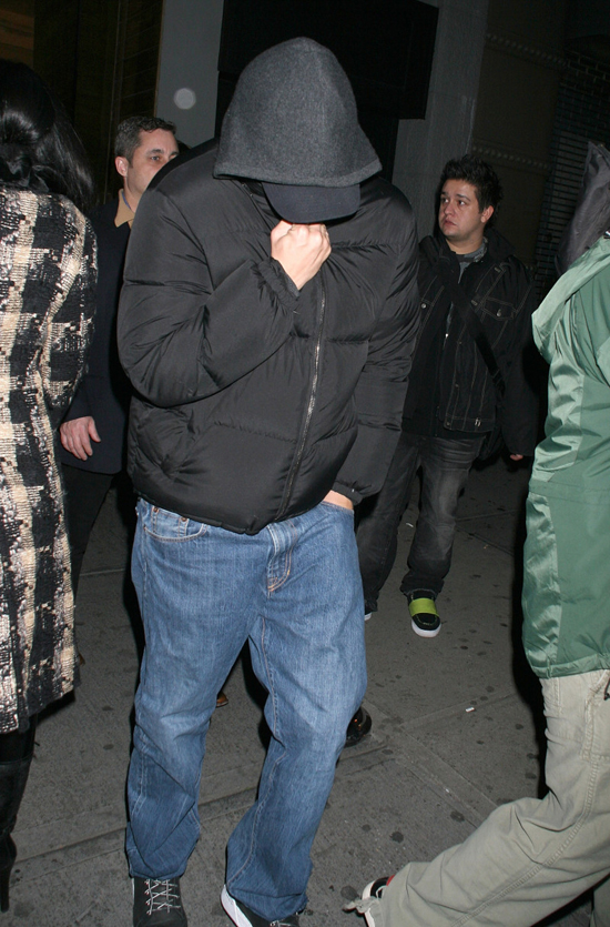 Cover up like a Ninja but Leonardo DiCaprio will be recognized wherever he goes - Picture 9