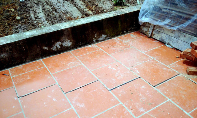 Hà Nội: Sân nứt toác, nhà dọa sập vì đơn vị thi công làm liều - Hình 3