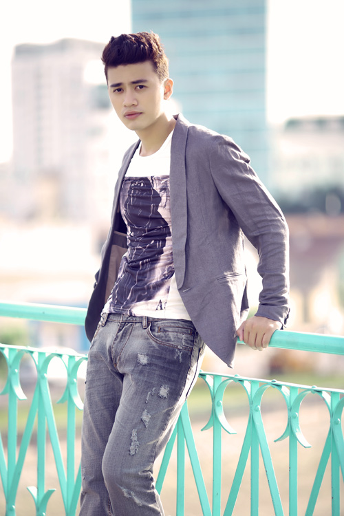 Kết hợp trẻ trung giữa vest quần jeans nam - Hình 2