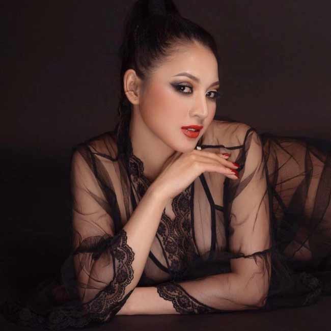 Mỹ nhân nude để thiền, nude bên ngựa...tai tiếng ngày ấy giờ ra sao? - Hình 1