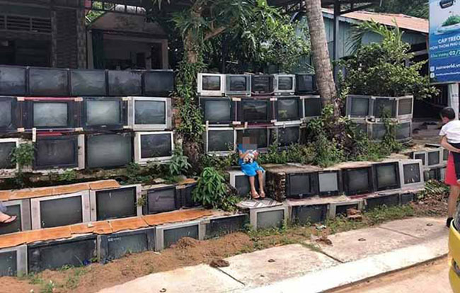 Ngôi nhà sử dụng hàng rào từ tivi cũ ở Việt Nam lên sóng báo nước ngoài - Hình 3