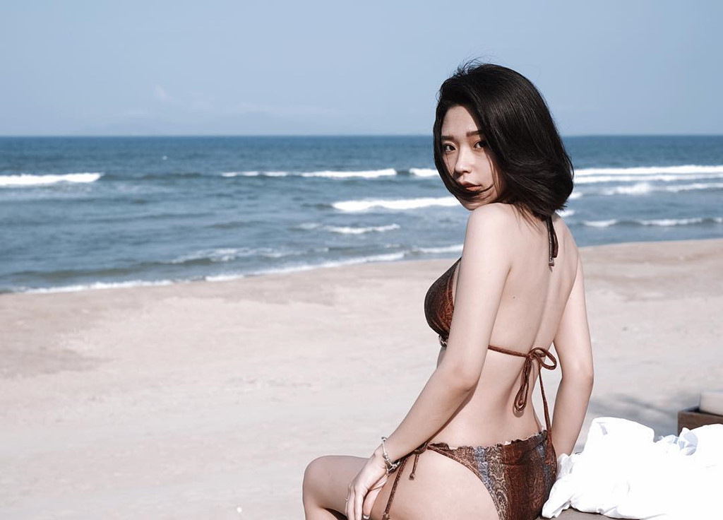 Những cô nàng xinh đẹp, sexy và yêu người nổi tiếng - Hình 8