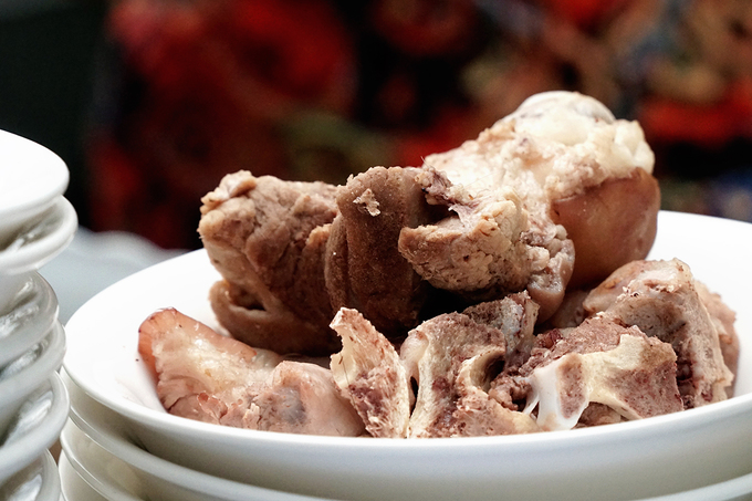 Quán bánh canh bán bò viên to như bóng tennis ở Sài Gòn - Hình 4