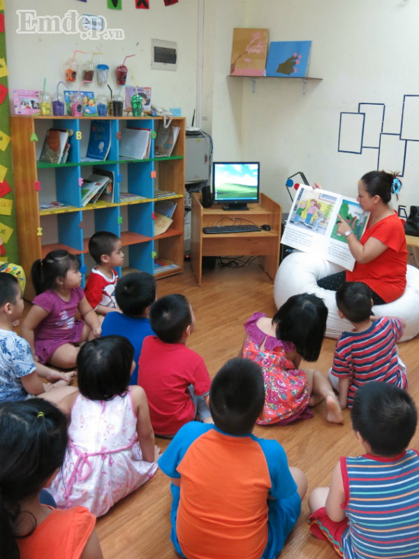 Sợ con tụt hậu, mẹ Việt chi tiền triệu cho con học ngoại ngữ với thầy Tây từ thuở lên ba (Phần 1) - Hình 2