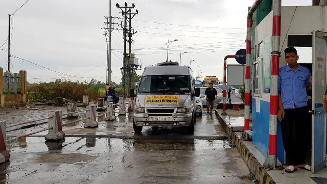 Tài xế cắm chốt phản đối 24/24h, BOT Mỹ Lộc liên tục xả trạm - Hình 2