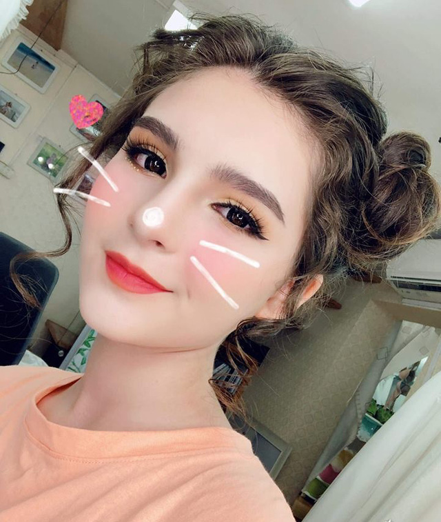 Vẻ đẹp tựa búp bê của cô bé lai Việt - Nga 13 tuổi có chiều cao... 1m70 - Hình 8