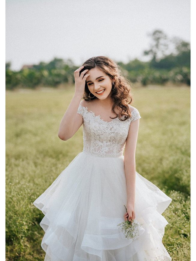 Vẻ đẹp tựa búp bê của cô bé lai Việt - Nga 13 tuổi có chiều cao... 1m70 - Hình 1
