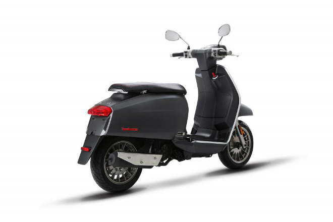 Xe ga Lambretta chốt ngày lên kệ, Vespa toát mồ hôi hột - Hình 2