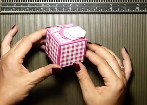 Cách làm hộp quà dễ thương hình lập phương - Hình 1