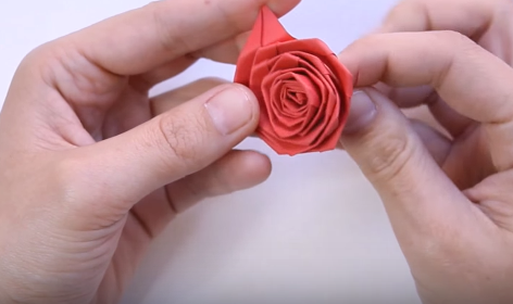 Cách làm hoa hồng bằng giấy cuộn - Hình 4