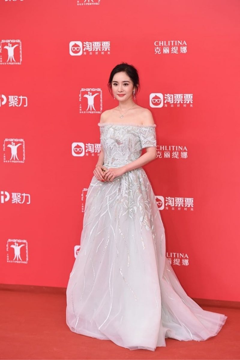 Trương Gia Nghê mặc váy công chúa át vía Dương Mịch trên thảm đỏ