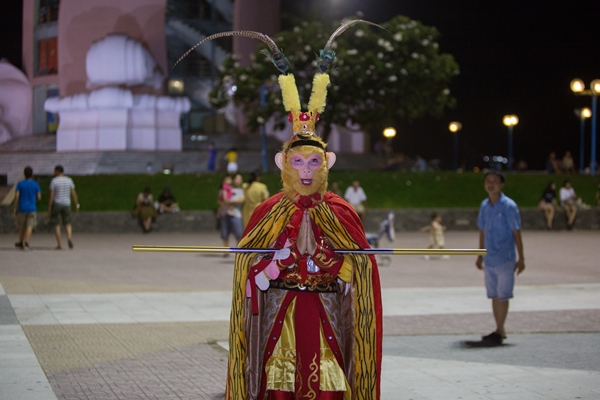 9x Khánh Hòa chi gần 80 triệu đồng cosplay Tôn Ngộ Không giống đến kinh ngạc - Hình 3