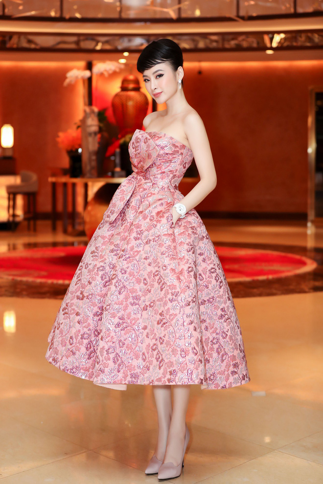 Angela Phương Trinh diện váy kiêu kì, xinh tươi như 1 đóa hồng trong sự kiện có thủ môn Bùi Tiến Dũng tham dự - Hình 2