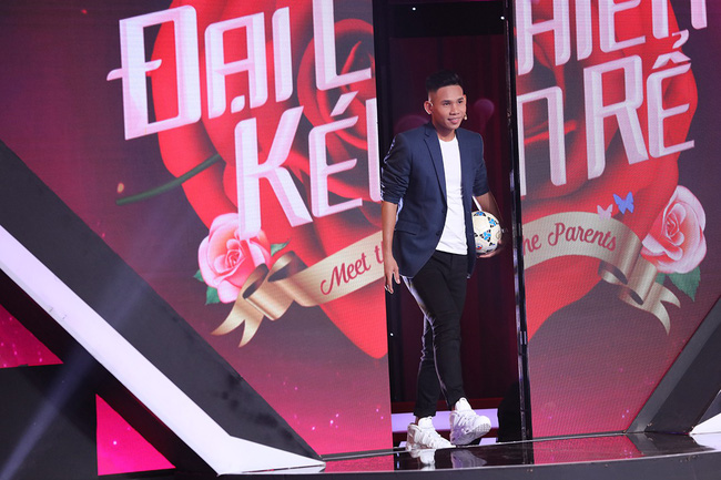 Bạn thân thủ môn Bùi Tiến Dũng gây sốc khi lên truyền hình nhờ Trấn Thành tìm vợ - Hình 1