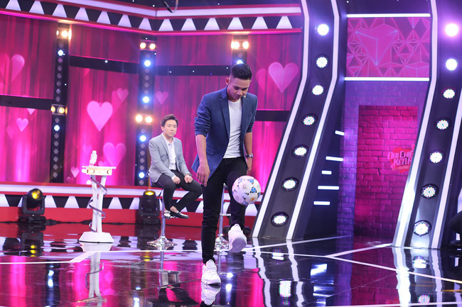 Bạn thân thủ môn Bùi Tiến Dũng gây sốc khi lên truyền hình nhờ Trấn Thành tìm vợ - Hình 4