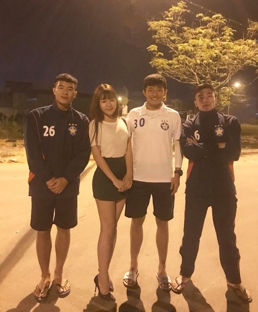 Choáng với 3 vòng bốc lửa, sexy mơn mởn của bồ Lâm Tây? - Hình 10
