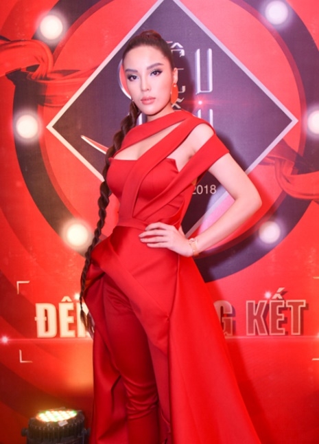 CK Siêu mẫu Việt Nam: Kỳ Duyên hóa Nicky Minaj phiên bản Việt với đôi môi căng mọng - Hình 1