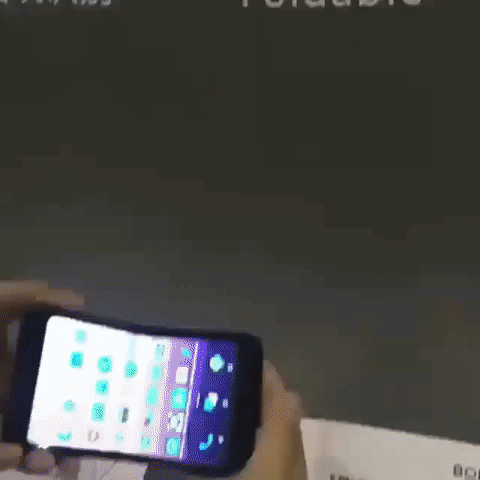 Đây mới là smartphone màn hình gập đích thực, nhưng lại không phải của Samsung - Hình 1