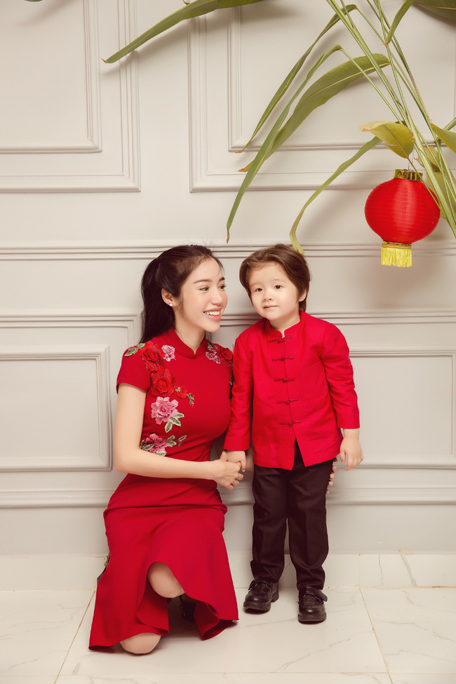 Elly Trần khoe eo thon trong bộ ảnh đón trung thu cùng 2 con cưng - Hình 8