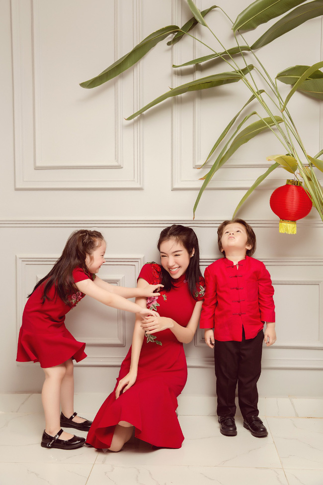 Elly Trần khoe eo thon trong bộ ảnh đón trung thu cùng 2 con cưng - Hình 7