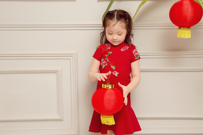 Elly Trần khoe eo thon trong bộ ảnh đón trung thu cùng 2 con cưng - Hình 6